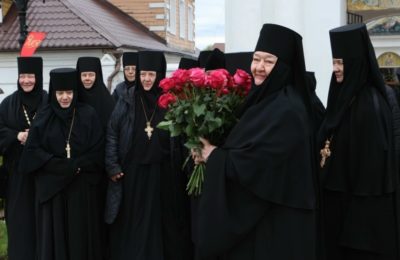 Владимир Путин наградил орденом Почета настоятельницу Черноостровского монастыря Владимир Путин наградил орденом Почета настоятельницу Черноостровского монастыря