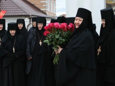 Владимир Путин наградил орденом Почета настоятельницу Черноостровского монастыря Владимир Путин наградил орденом Почета настоятельницу Черноостровского монастыря