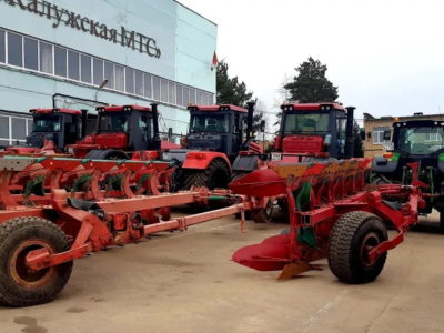 Парк техники Калужской МТС пополнили 15 «Кировцев» на автопилоте Парк техники Калужской МТС пополнили 15 «Кировцев» на автопилоте