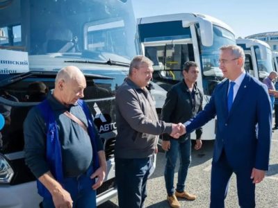 Губернатор Владислав Шапша поздравил работников и ветеранов автомобильного и пассажирского транспорта с праздником 