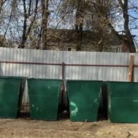 На улице Матросова изношенные контейнеры заменили на новые